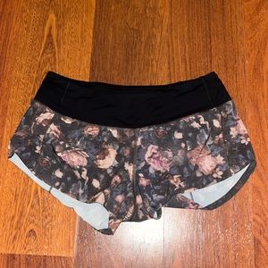 Vintage Lulu lemon speed up shorts Size:4 Length:2.5”